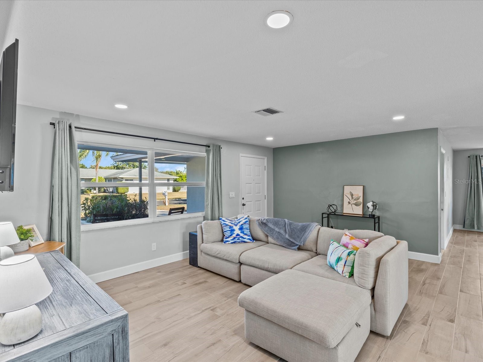 2573 Redwood Circle Clearwater FL 33763 TB8472394 image2