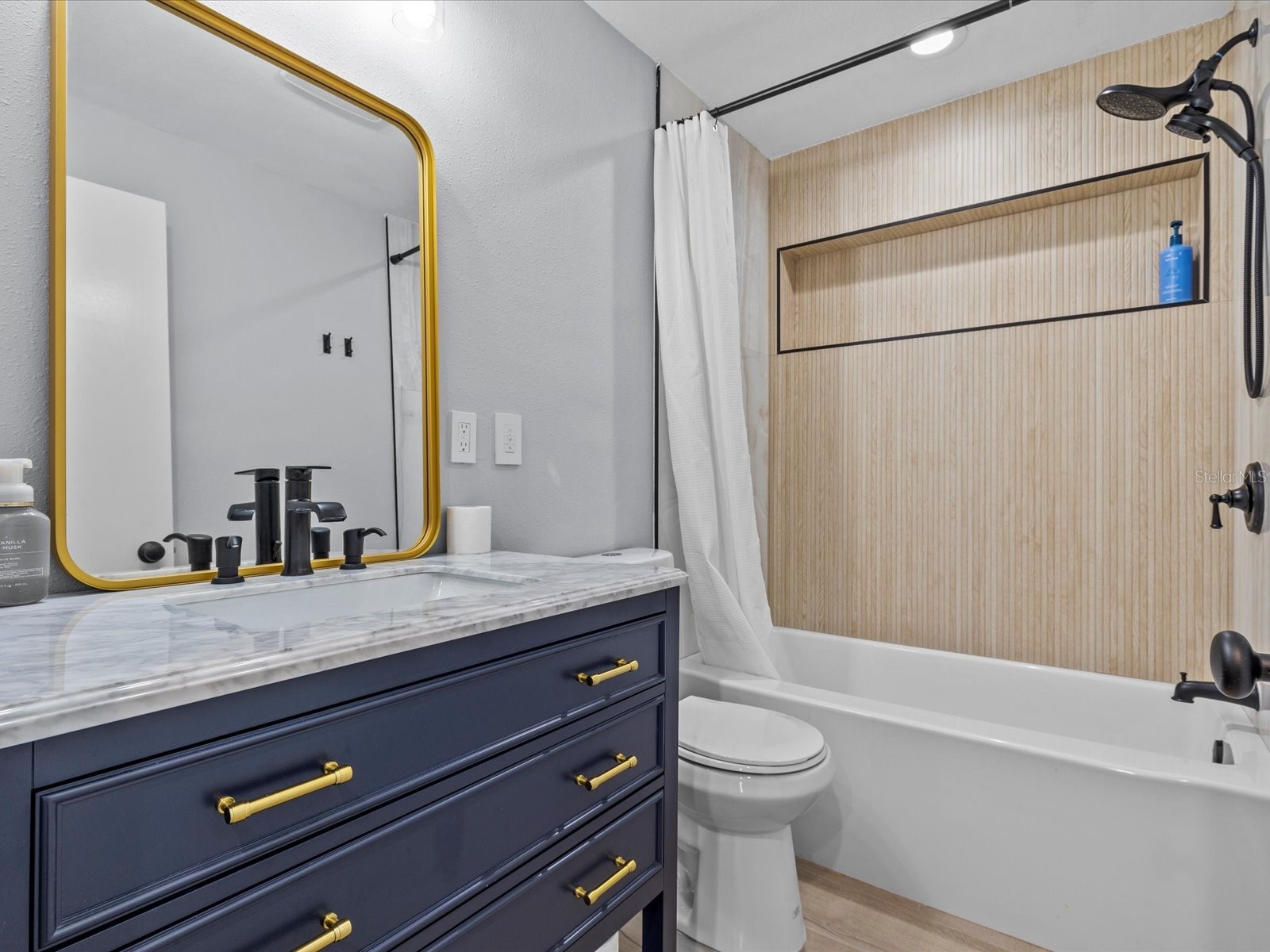 2573 Redwood Circle Clearwater FL 33763 TB8472394 image3