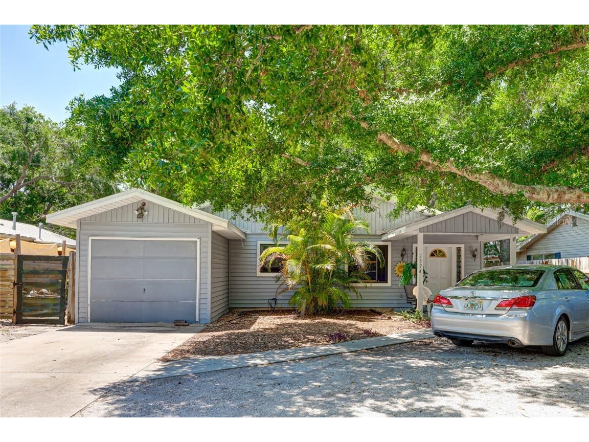 2574 Hawthorne Street Sarasota FL 34239 A4631679 image1