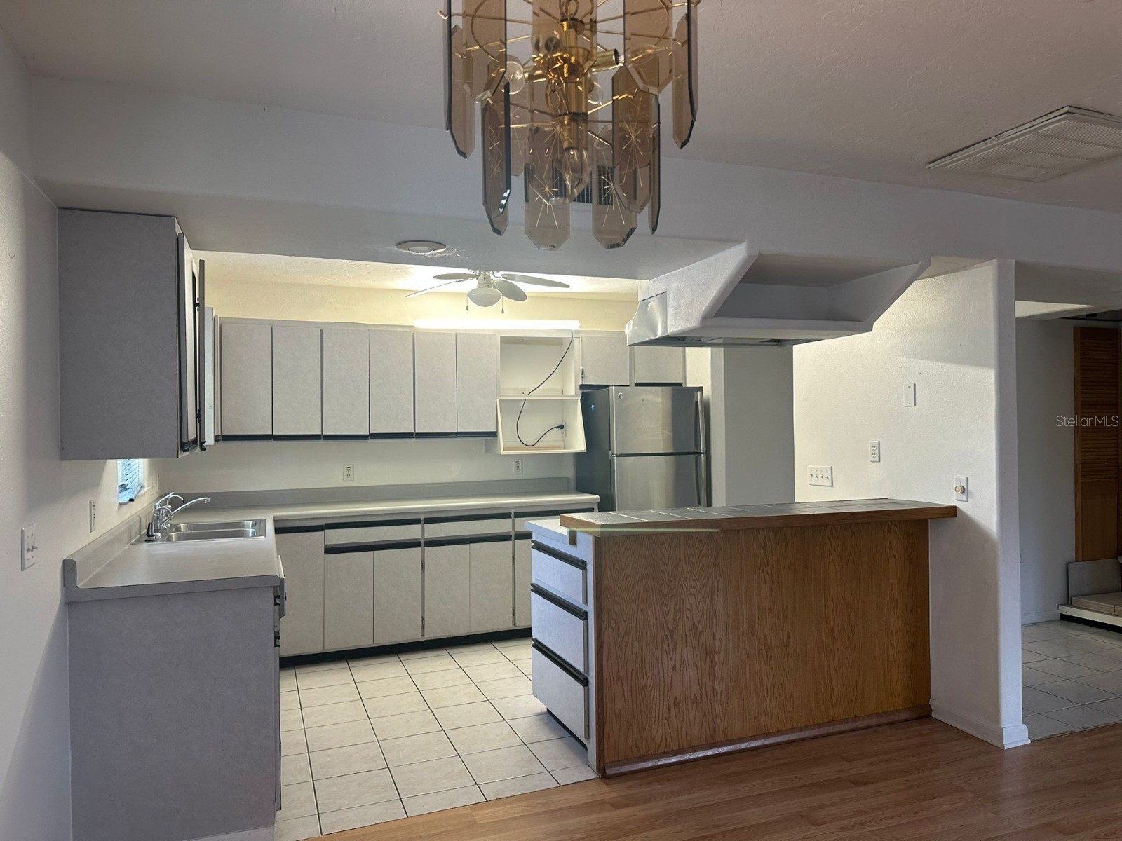 2574 Hawthorne Street Sarasota FL 34239 TB8507724 image4