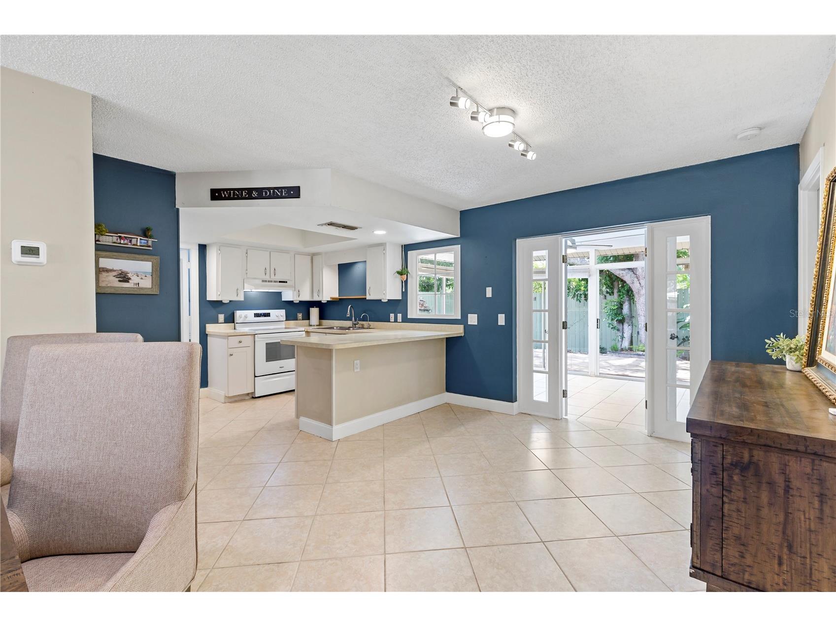 2576 Huntington Avenue Sarasota FL 34232 A4693286 image7