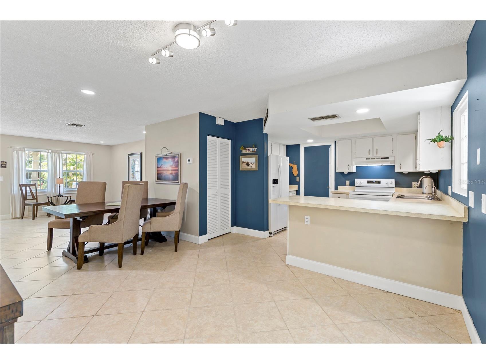 2576 Huntington Avenue Sarasota FL 34232 A4693286 image8