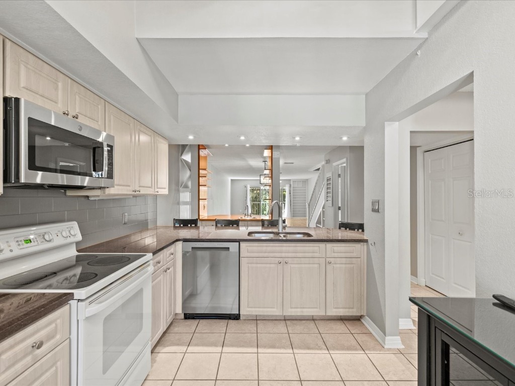 2577 Dolly Bay Drive #302 Palm Harbor FL 34684 W7880715 image9