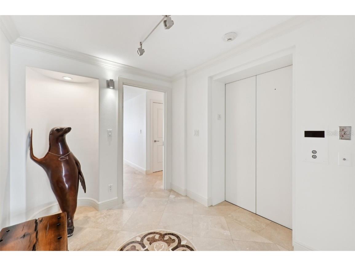 258 Golden Gate Point #801 Sarasota FL 34236 - SARASOTA BAY A4668615 image5