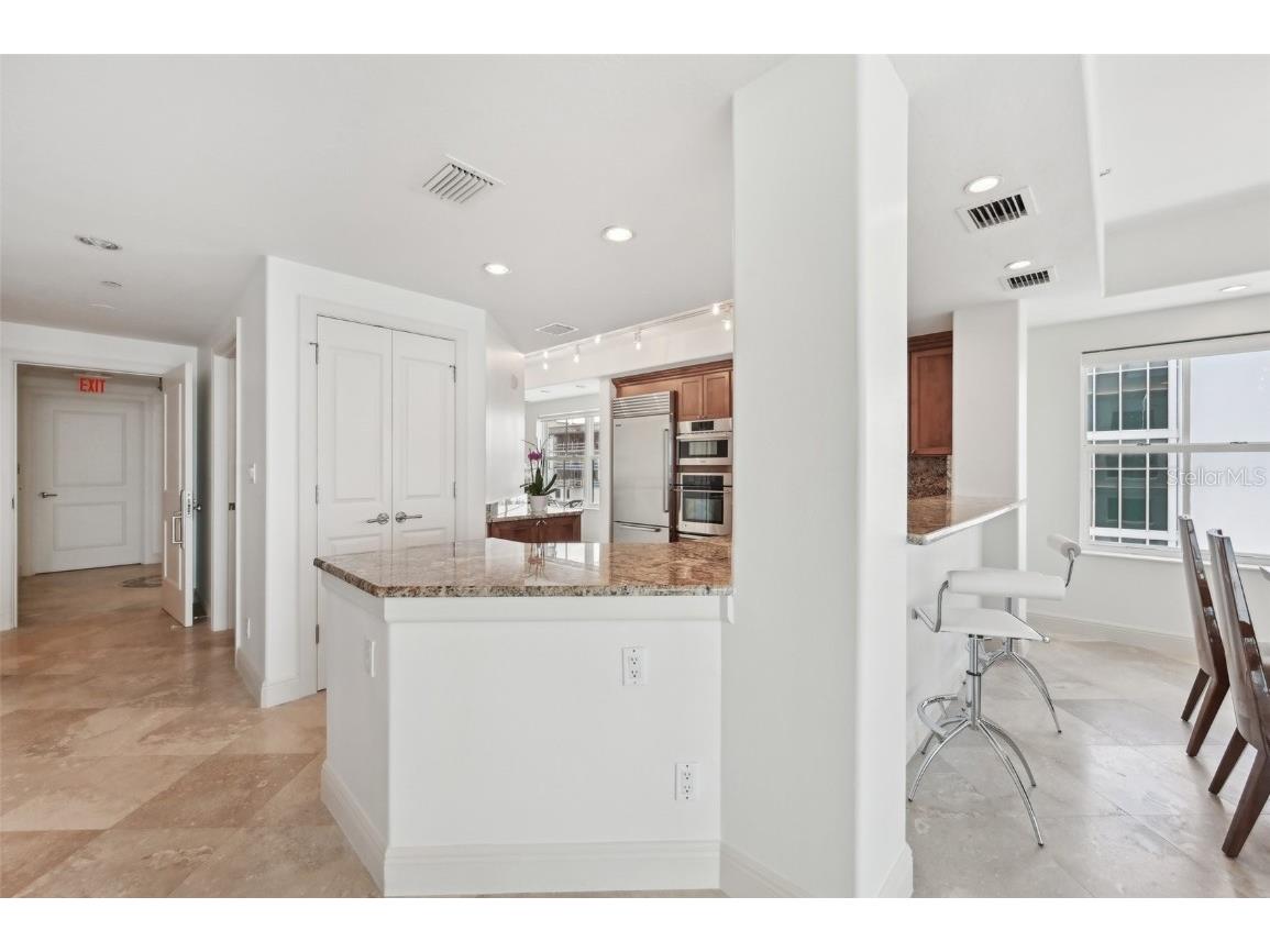 258 Golden Gate Point #801 Sarasota FL 34236 - SARASOTA BAY A4668615 image7