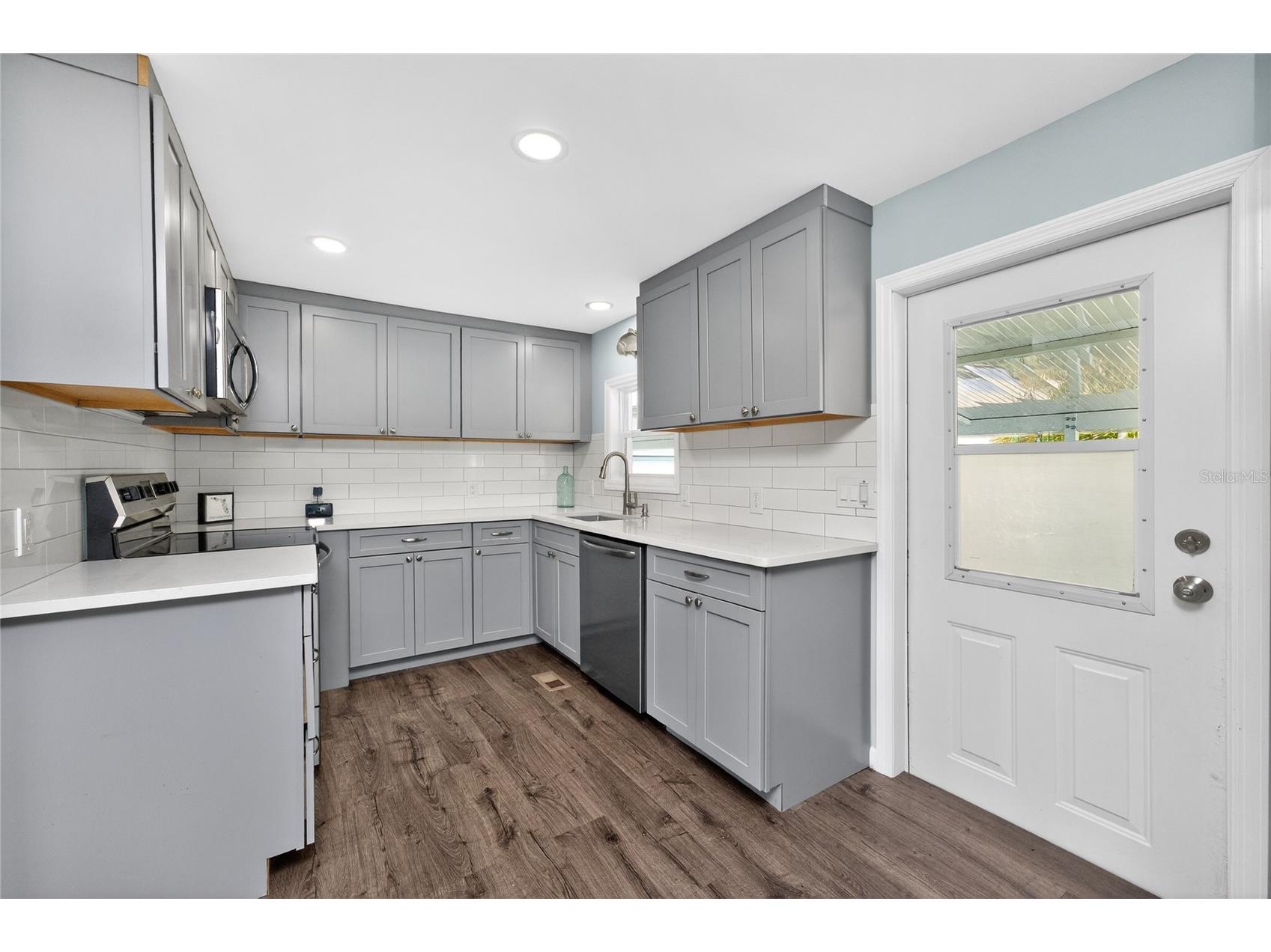 258 Via De Luna Englewood FL 34224 D6146909 image14