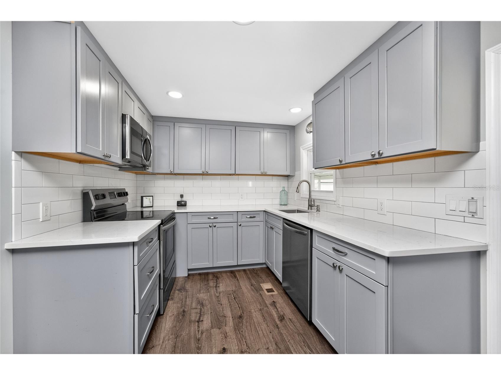 258 Via De Luna Englewood FL 34224 D6146909 image15