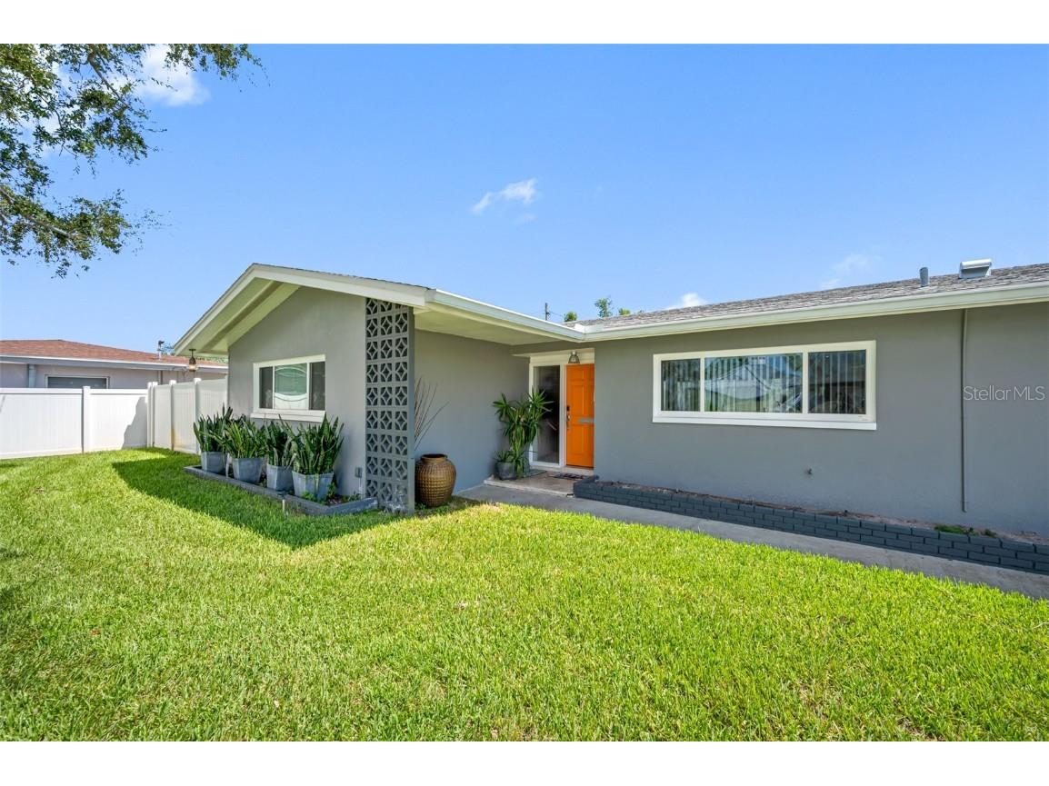 2580 W Bay Isle Drive SE Saint Petersburg FL 33705 U8213132 image1