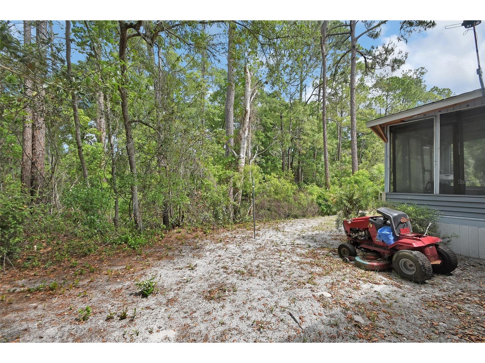 25801 Blue Lakes Drive Paisley FL 32767 - LULU V4948702 image25
