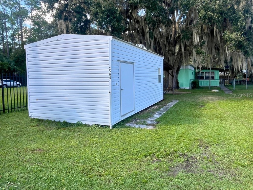 25837 Mcpherson Lane Astor FL 32102 - CANAL TO ST JOHNS RIVER V4938801 image1