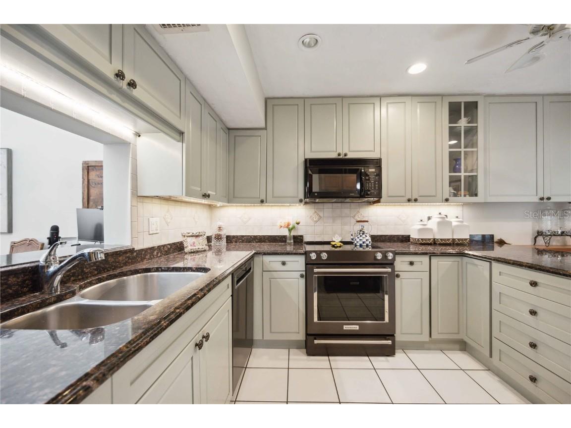 2584 Arboretum Circle #20 Sarasota FL 34232 A4671220 image13