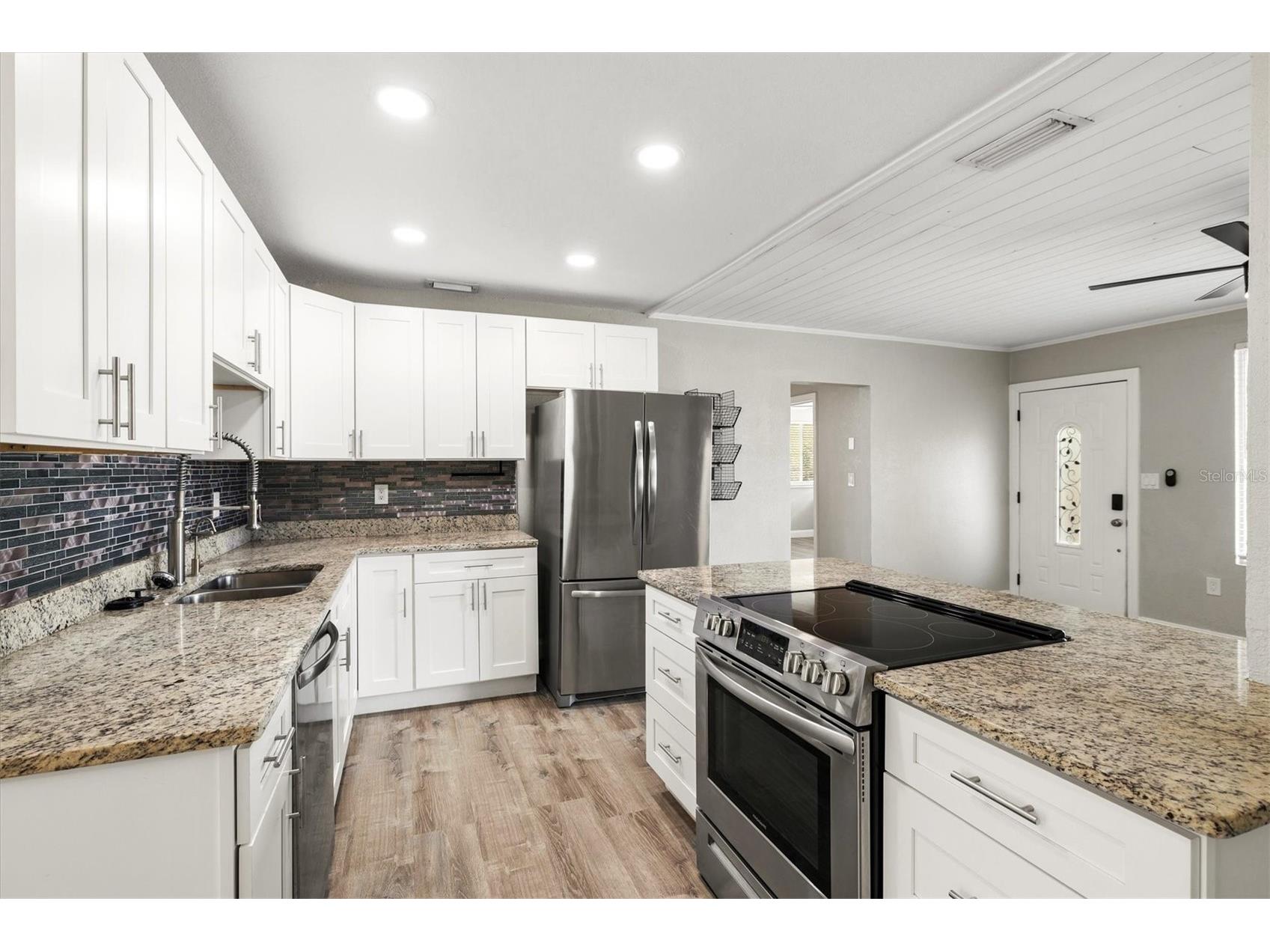 2586 Tami Sola Street Sarasota FL 34237 A4679191 image9