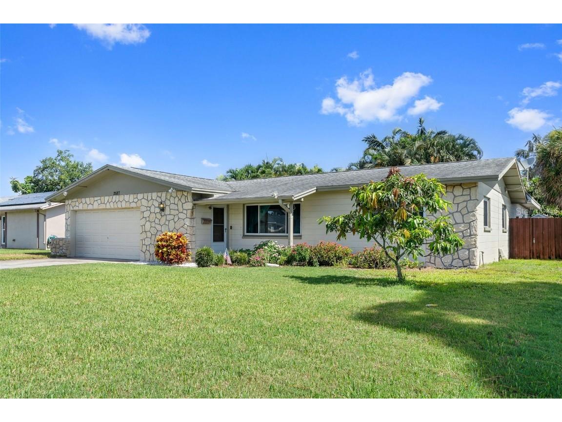 2587 60th Avenue S Saint Petersburg FL 33712 TB8408471 image1
