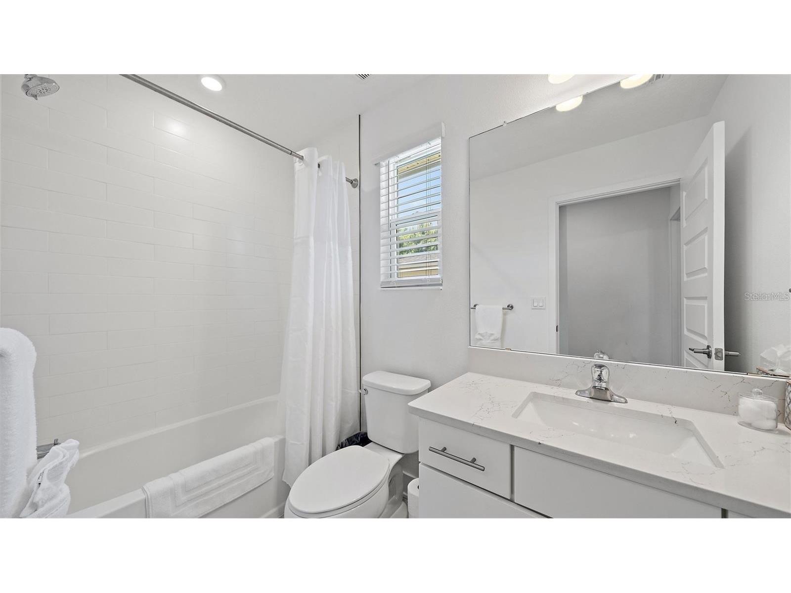 2587 Temple Street Sarasota FL 34239 A4692540 image18