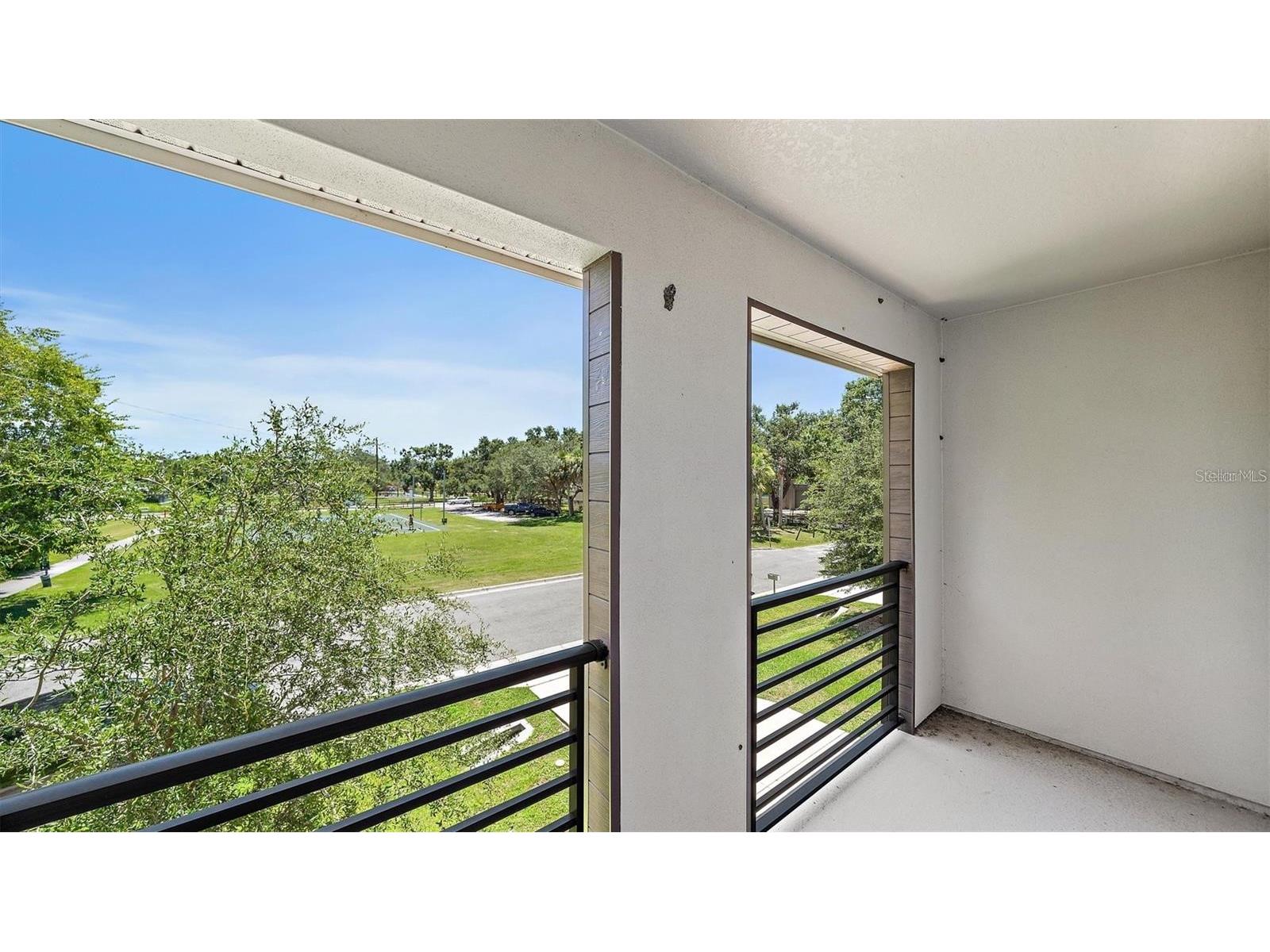 2587 Temple Street Sarasota FL 34239 A4692540 image2