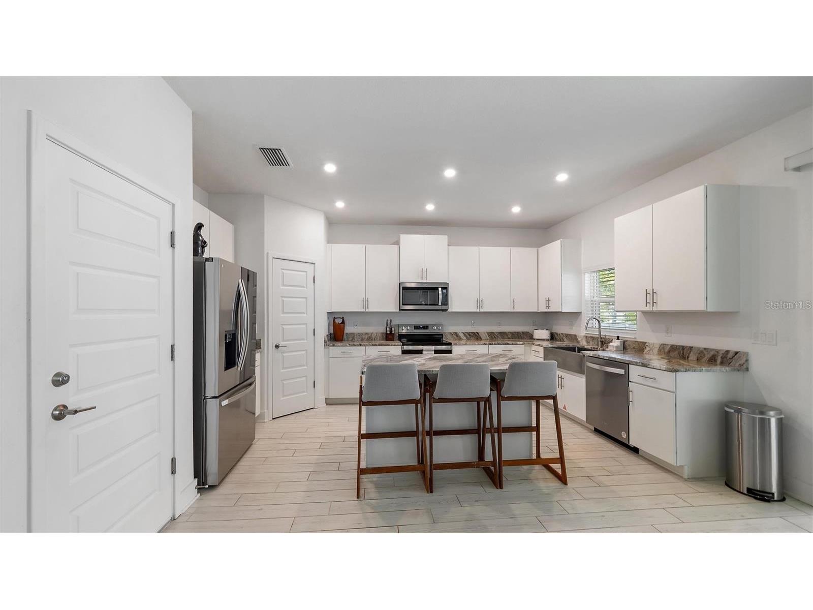 2587 Temple Street Sarasota FL 34239 A4692540 image4