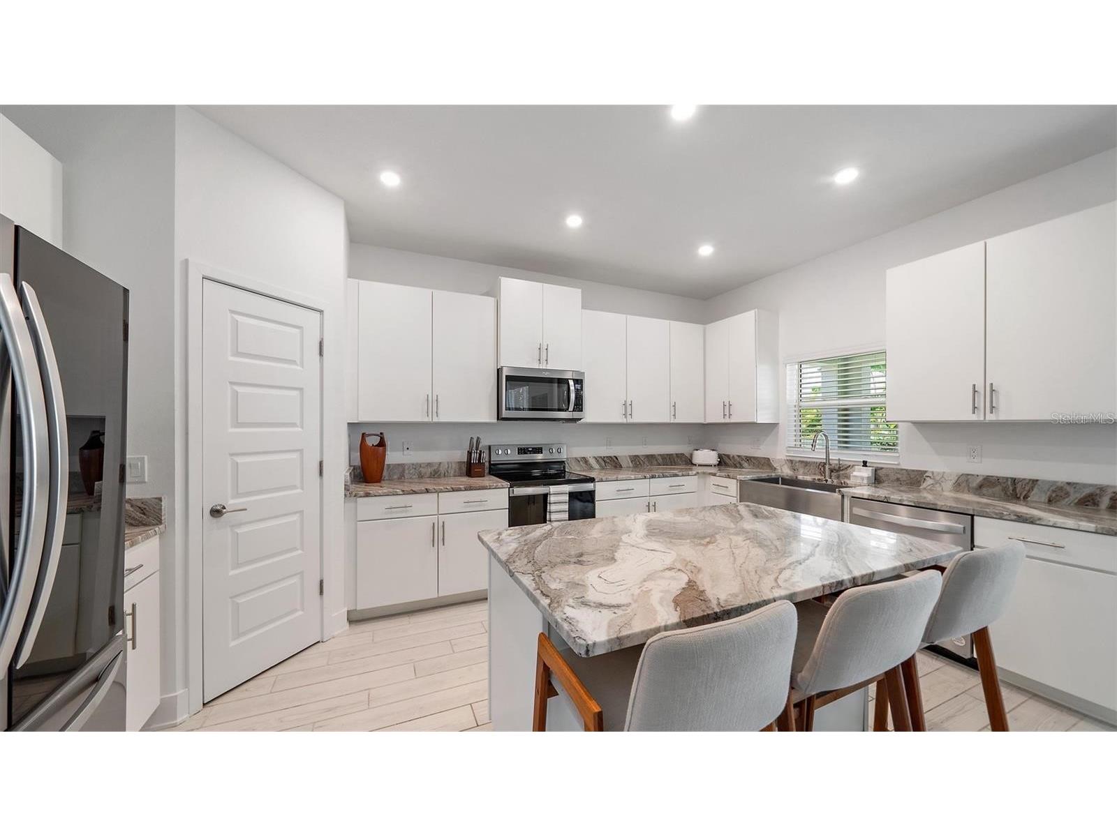 2587 Temple Street Sarasota FL 34239 A4692540 image5
