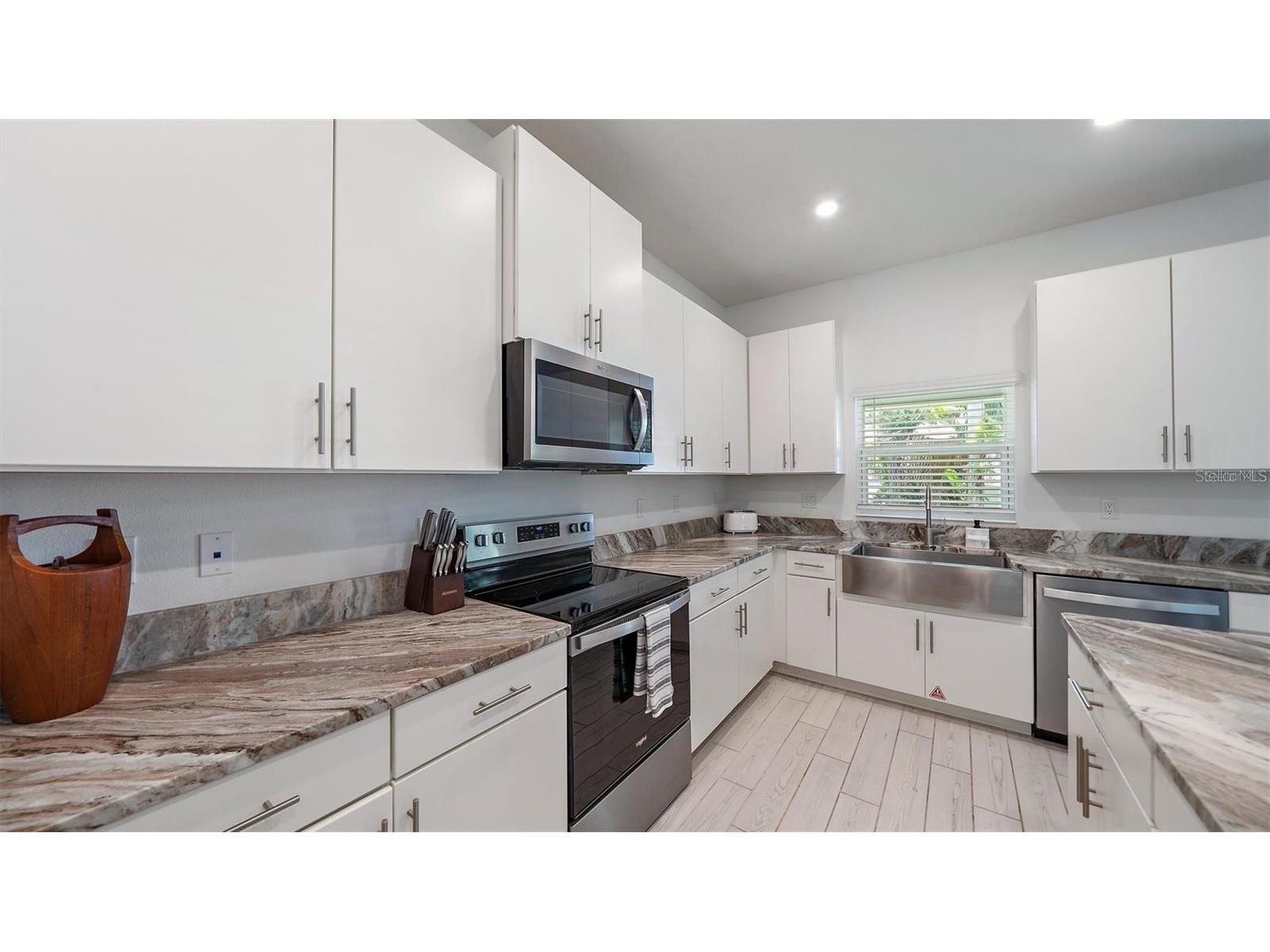 2587 Temple Street Sarasota FL 34239 A4692540 image6