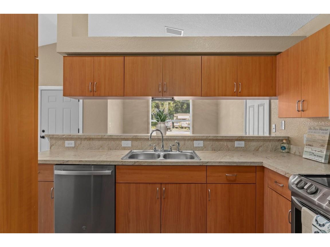 2588 Cr 426e Lake Panasoffkee FL 33538 G5104144 image12