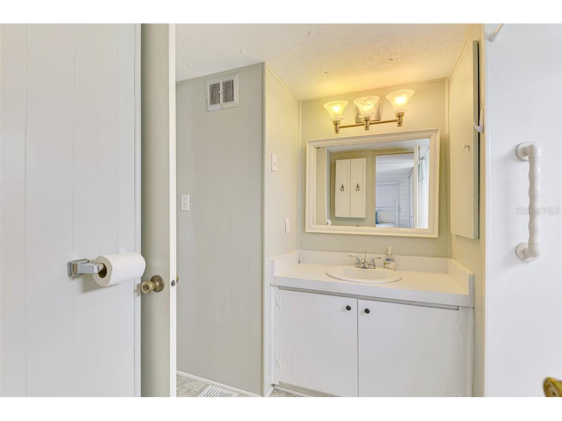 259 Inner Drive E Venice FL 34285 A4667170 image17