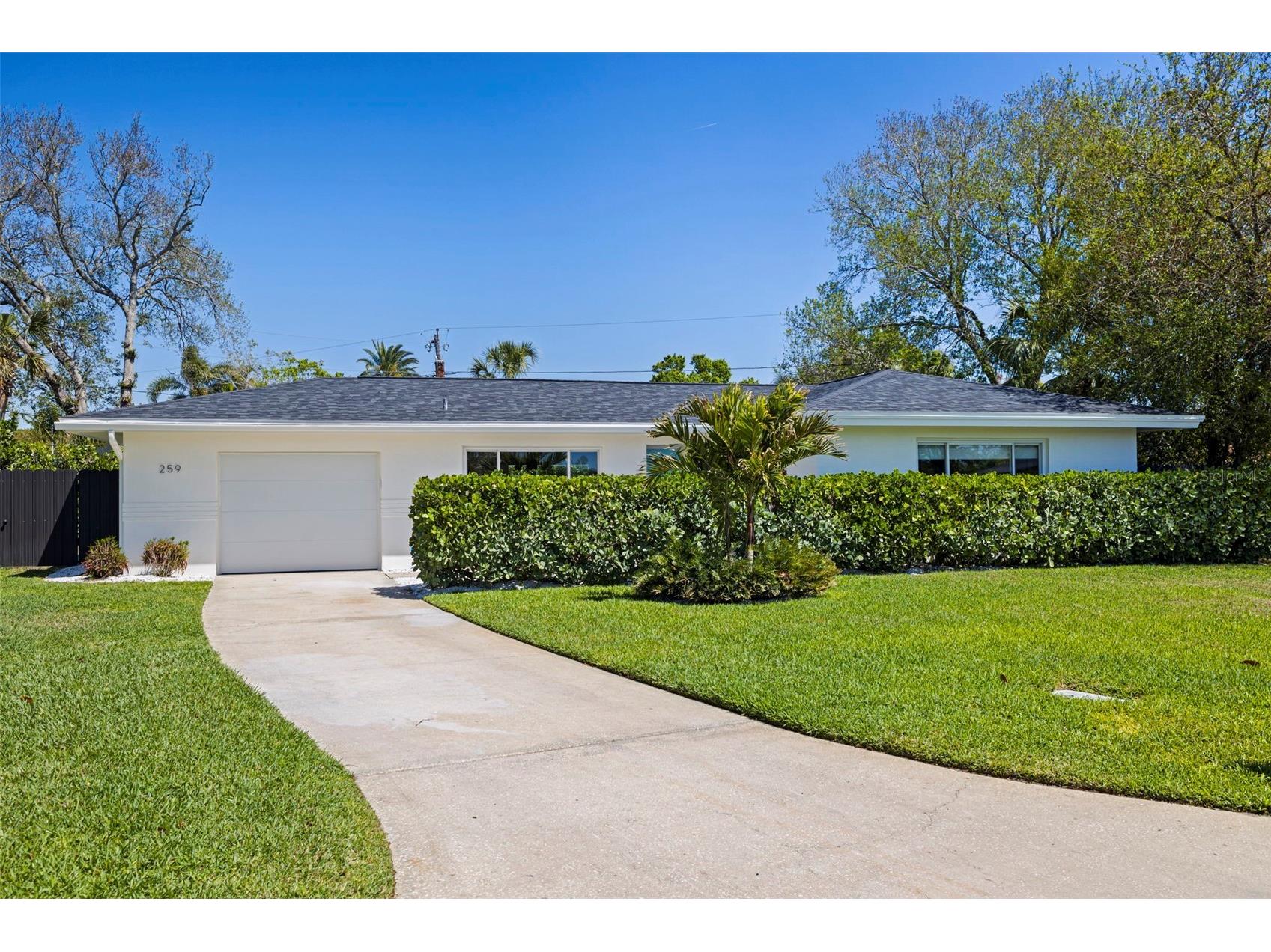 259 Mineola Drive E Belleair Bluffs FL 33770 TB8486564 image1