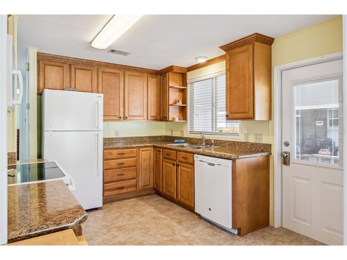 259 Pinewood Drive Eustis FL 32726 - Trout Lake O6367467 image4