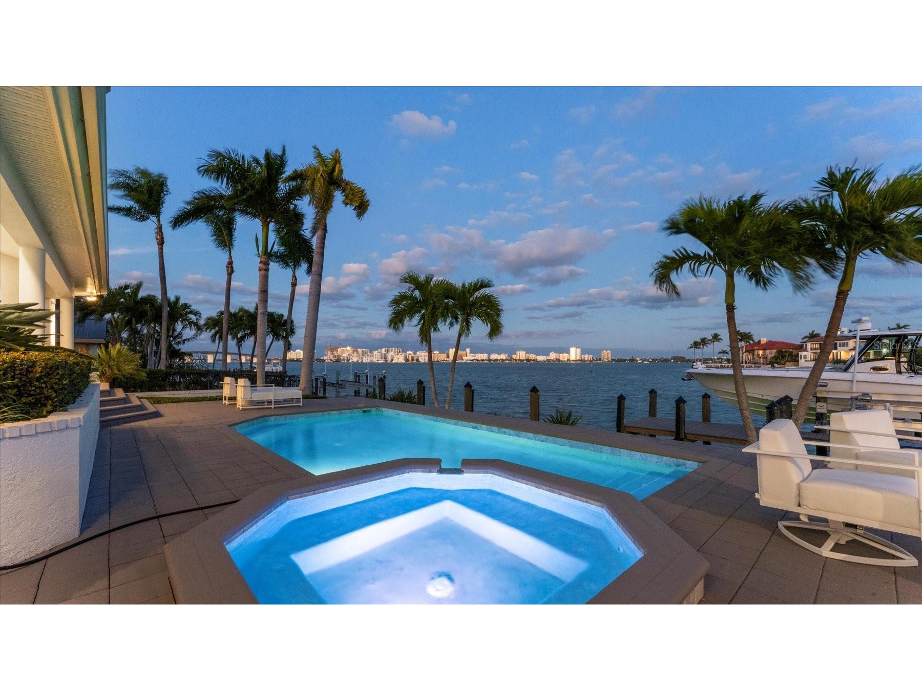 259 Robin Drive Sarasota FL 34236 - SARASOTA BAY A4675575 image2