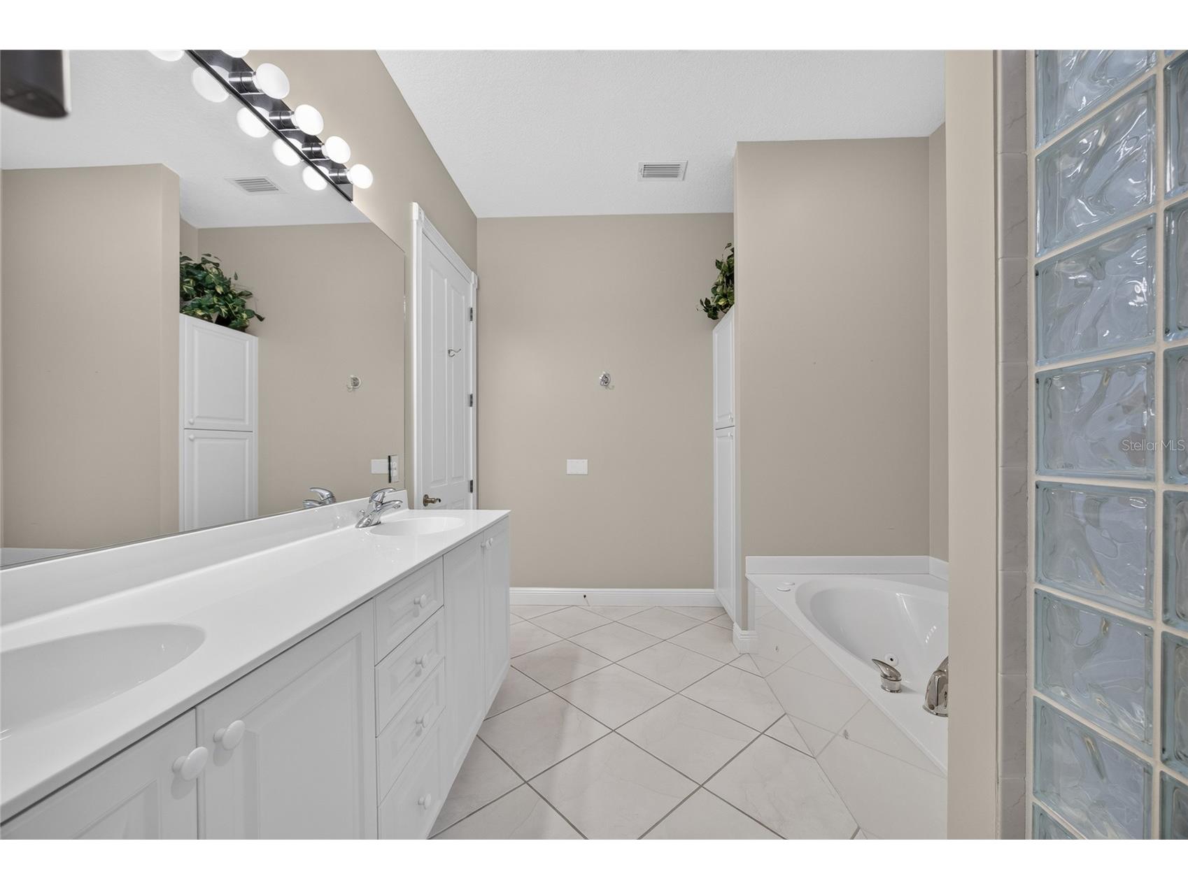 2590 Tarpon Cove Drive #821 Punta Gorda FL 33950 C7528599 image26
