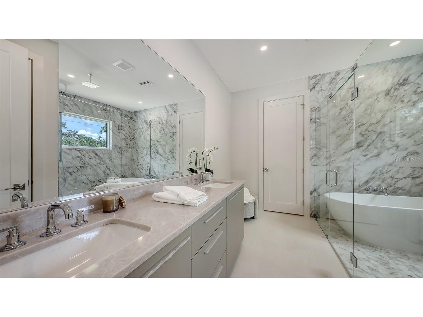 2596 Floyd Street Sarasota FL 34239 A4656879 image25