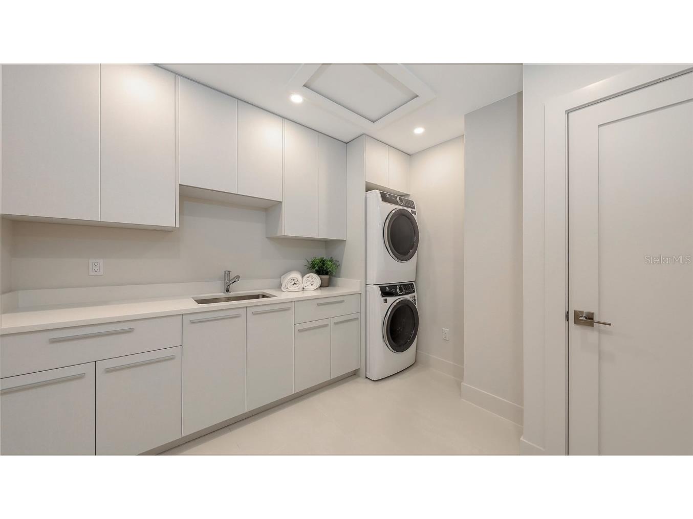 2596 Floyd Street Sarasota FL 34239 A4656879 image38