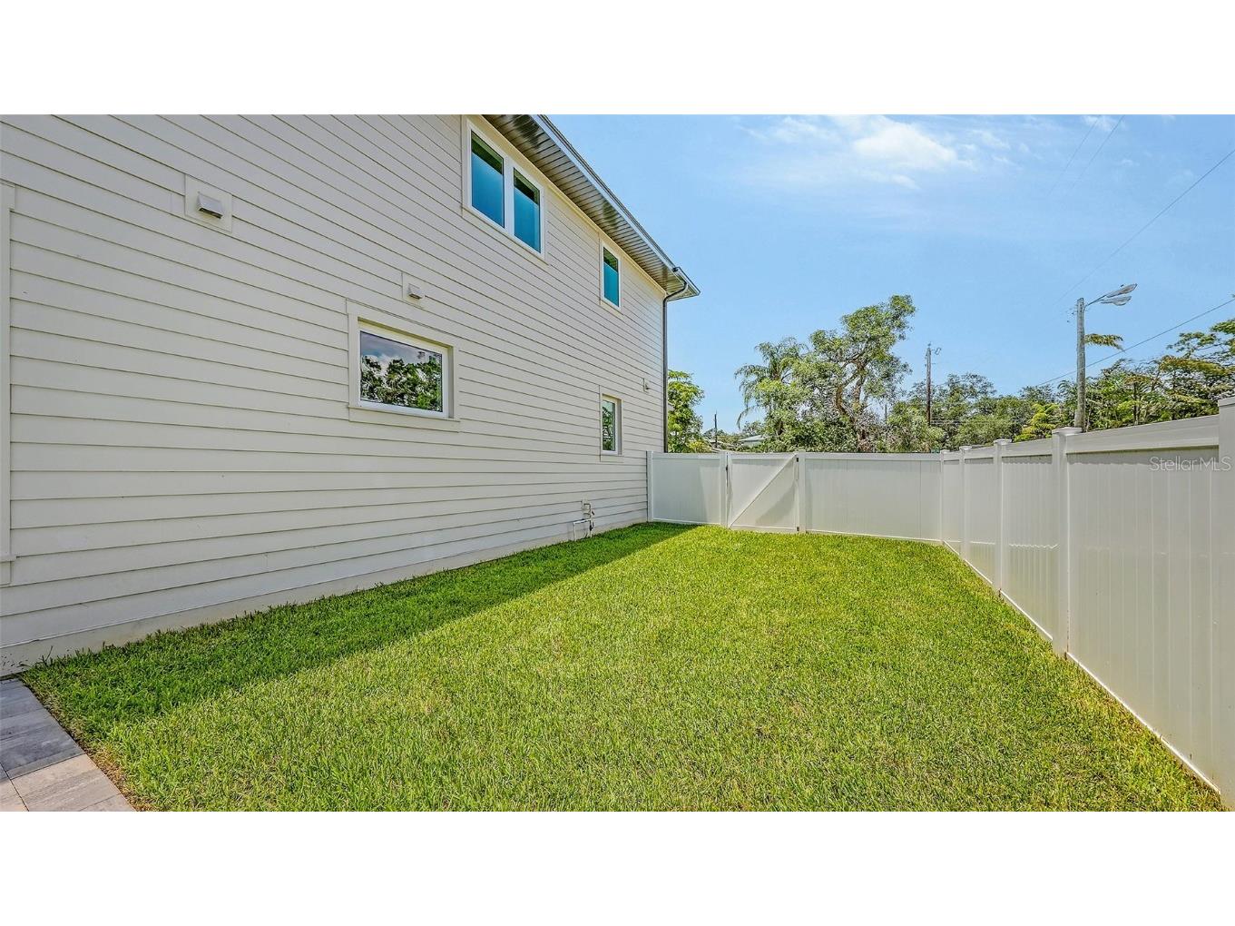 2596 Floyd Street Sarasota FL 34239 A4656879 image5