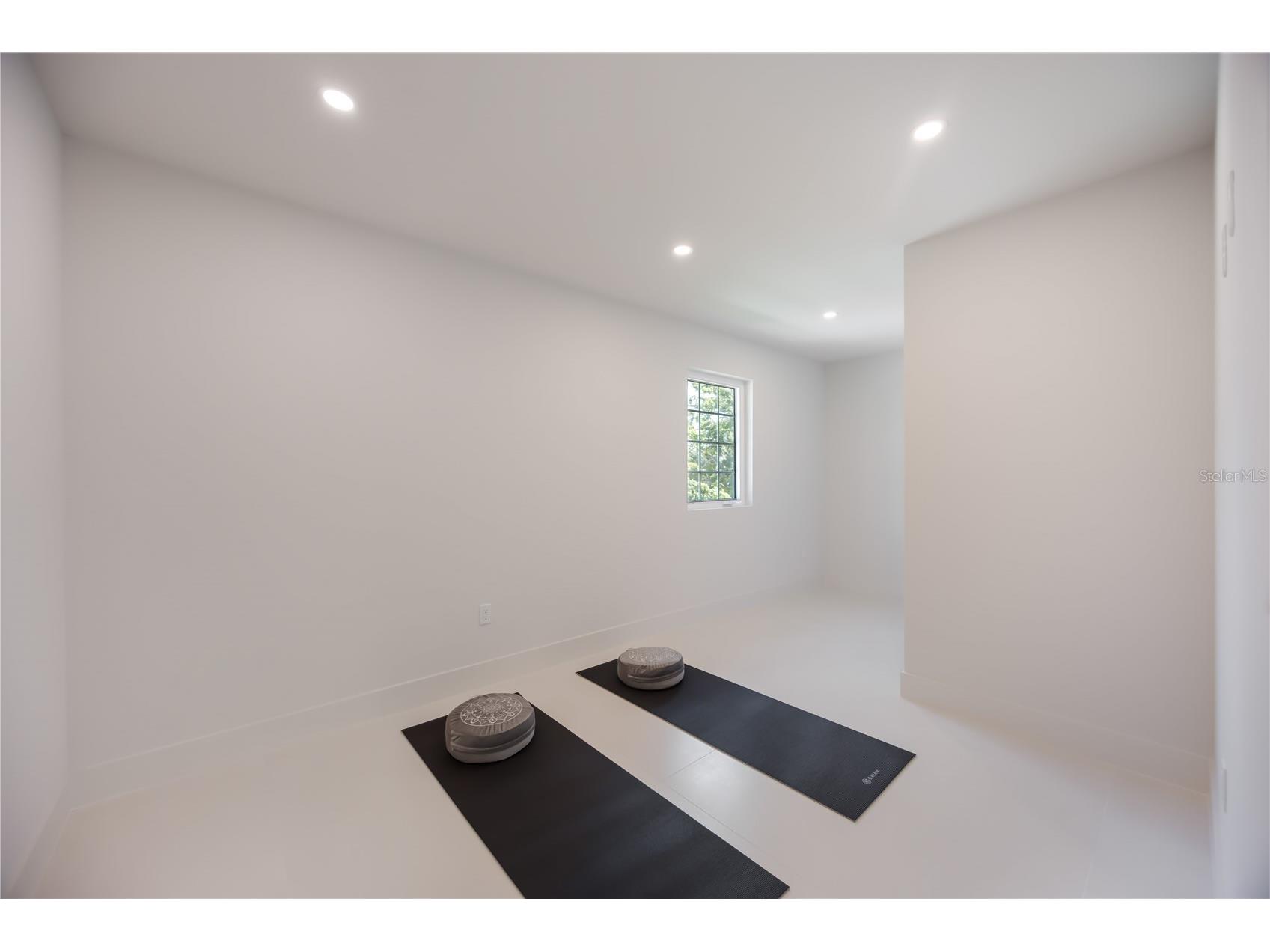 2596 Floyd Street Sarasota FL 34239 A4680149 image37