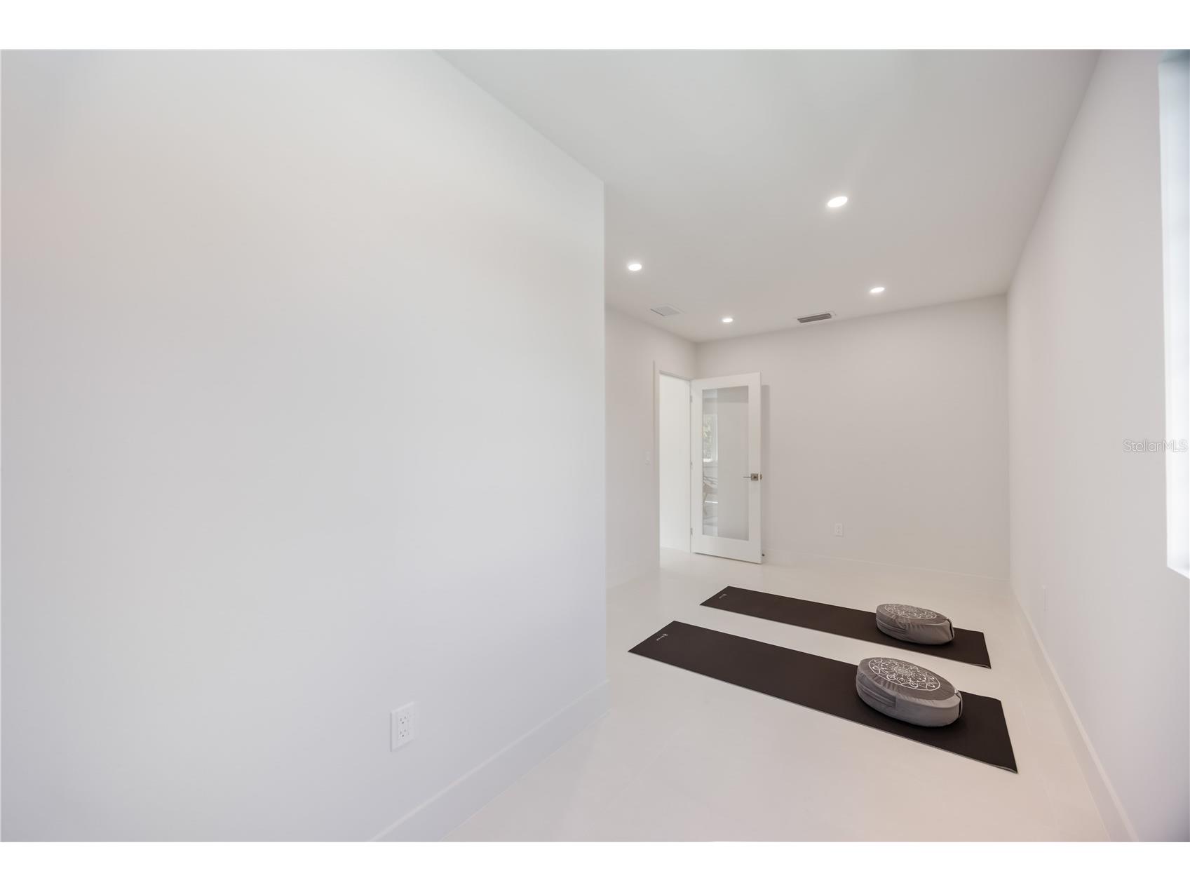 2596 Floyd Street Sarasota FL 34239 A4680149 image38