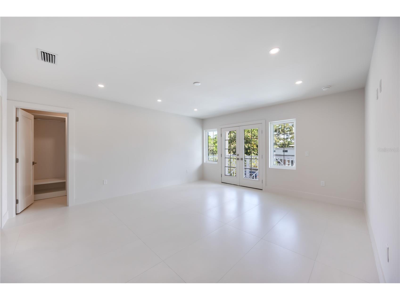 2596 Floyd Street Sarasota FL 34239 A4680149 image39