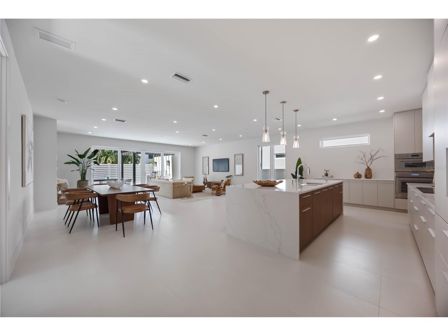 2596 Floyd Street Sarasota FL 34239 A4680149 image4