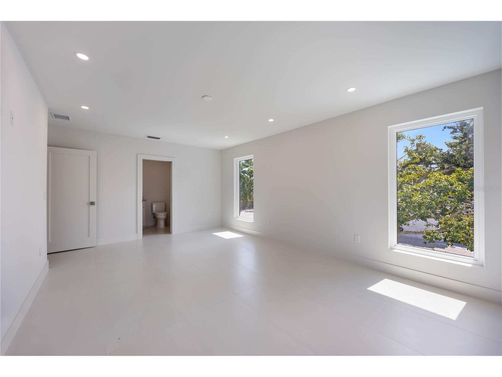 2596 Floyd Street Sarasota FL 34239 A4680149 image46