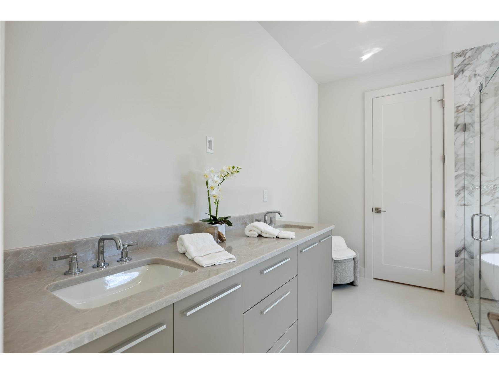 2596 Floyd Street Sarasota FL 34239 A4680149 image53