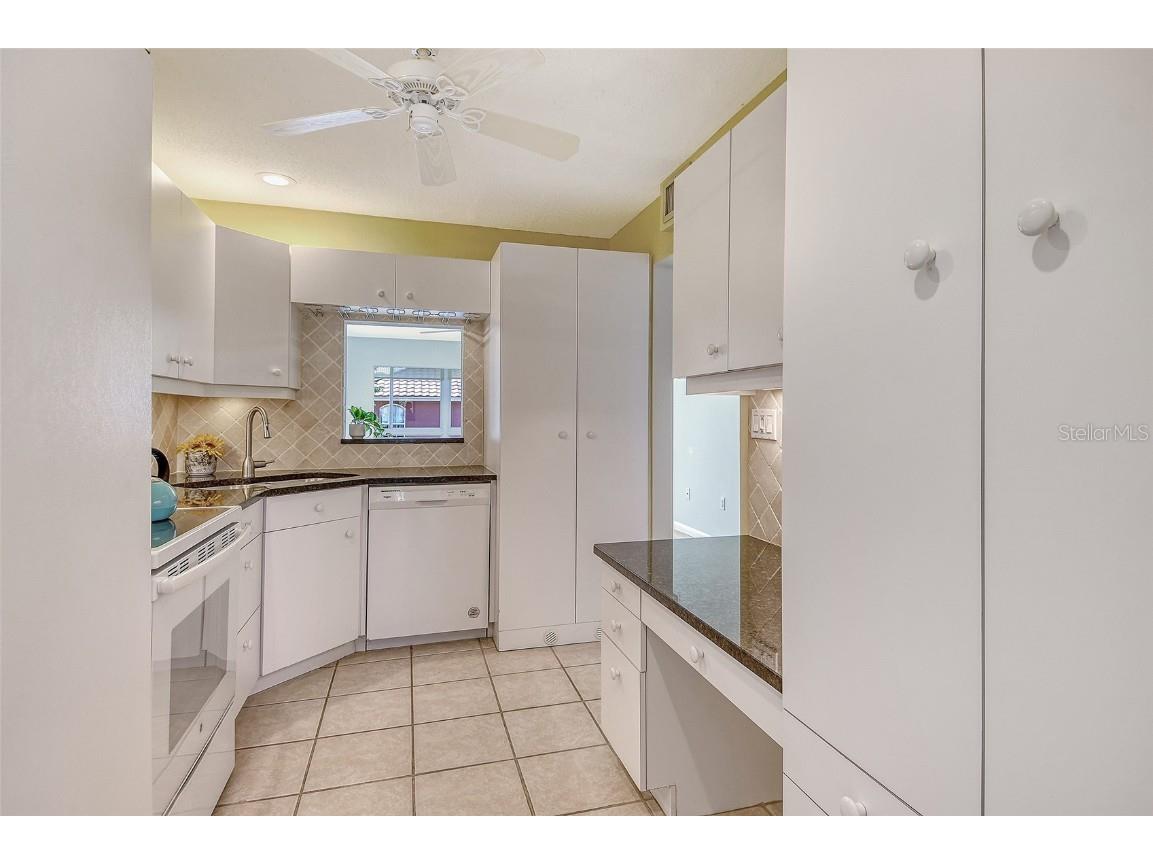 260 Santa Maria Street #305 Venice FL 34285 A4670188 image16