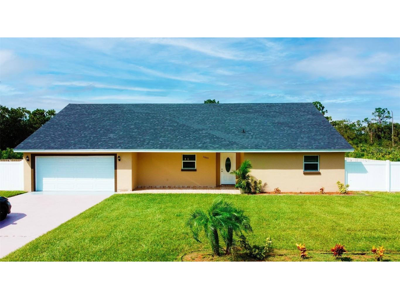 2600 Park Avenue Indian Lake Estates FL 33855 - LAKE WALK IN WATER O6223412 image1