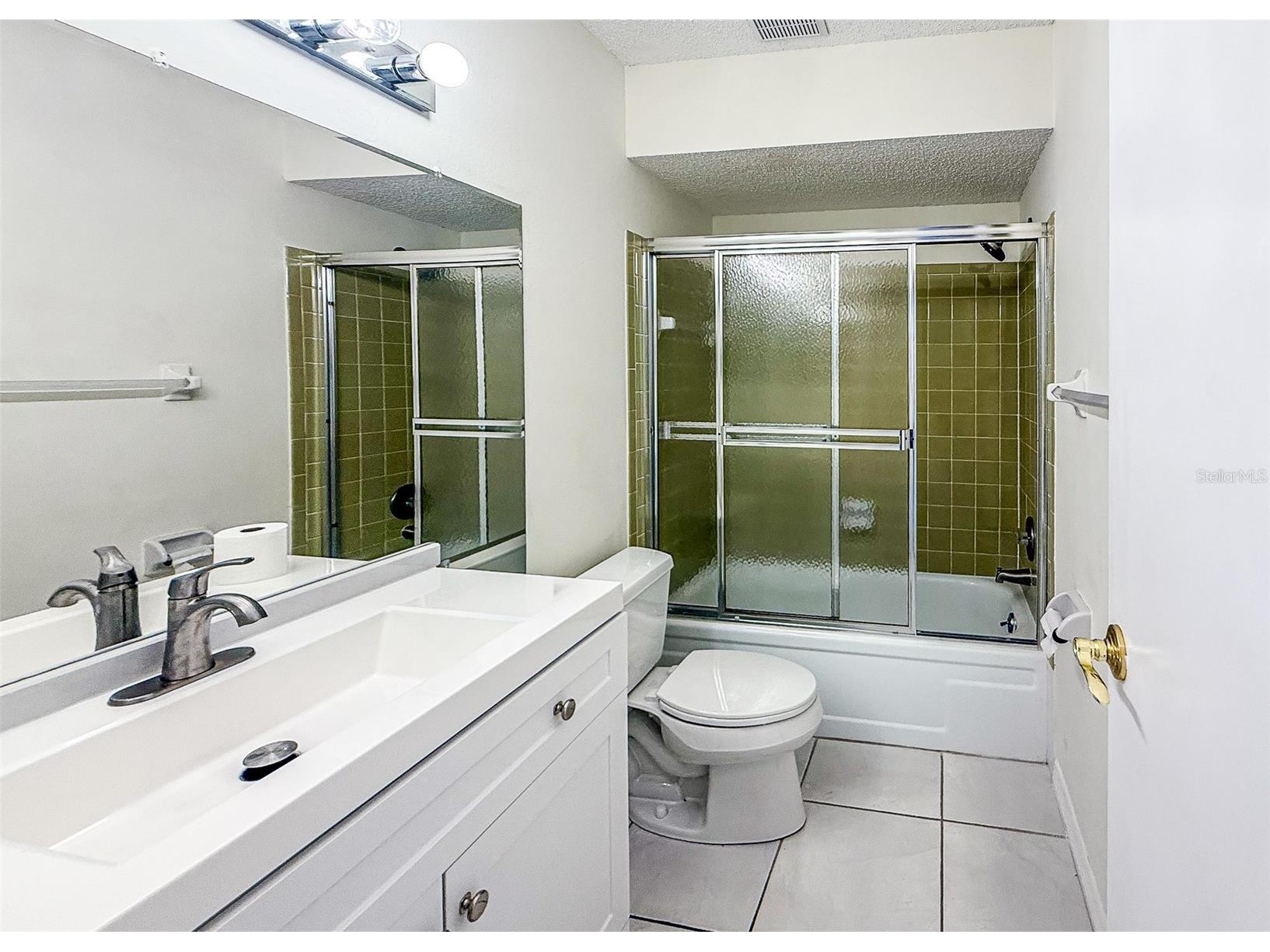 2604 Woodgate Lane #J6 Sarasota FL 34231 A4698908 image14