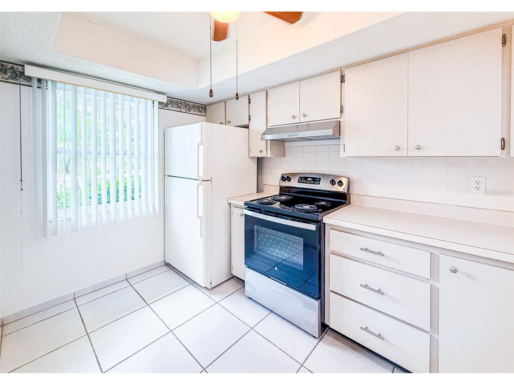 2604 Woodgate Lane #J6 Sarasota FL 34231 A4698908 image7