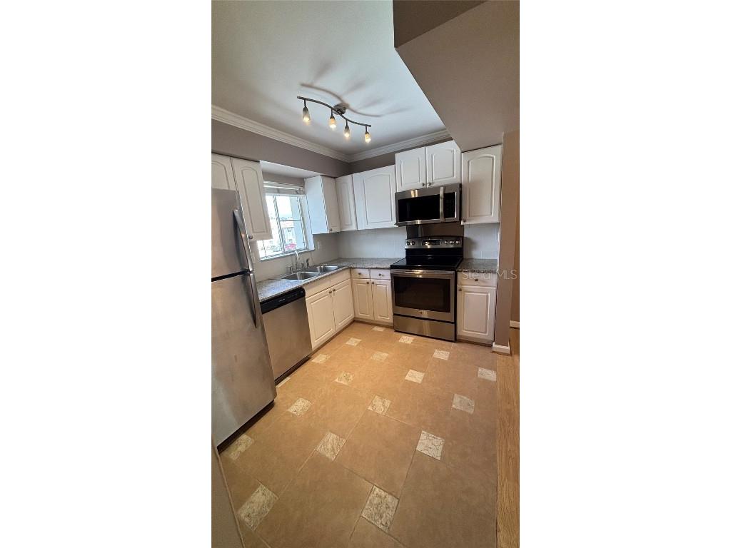 2605 Pine Lake Terrace #D Sarasota FL 34237 A4669003 image8