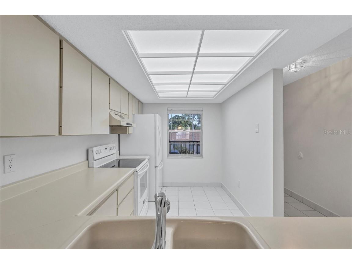 2607 Woodgate Lane #K9 Sarasota FL 34231 A4663674 image7