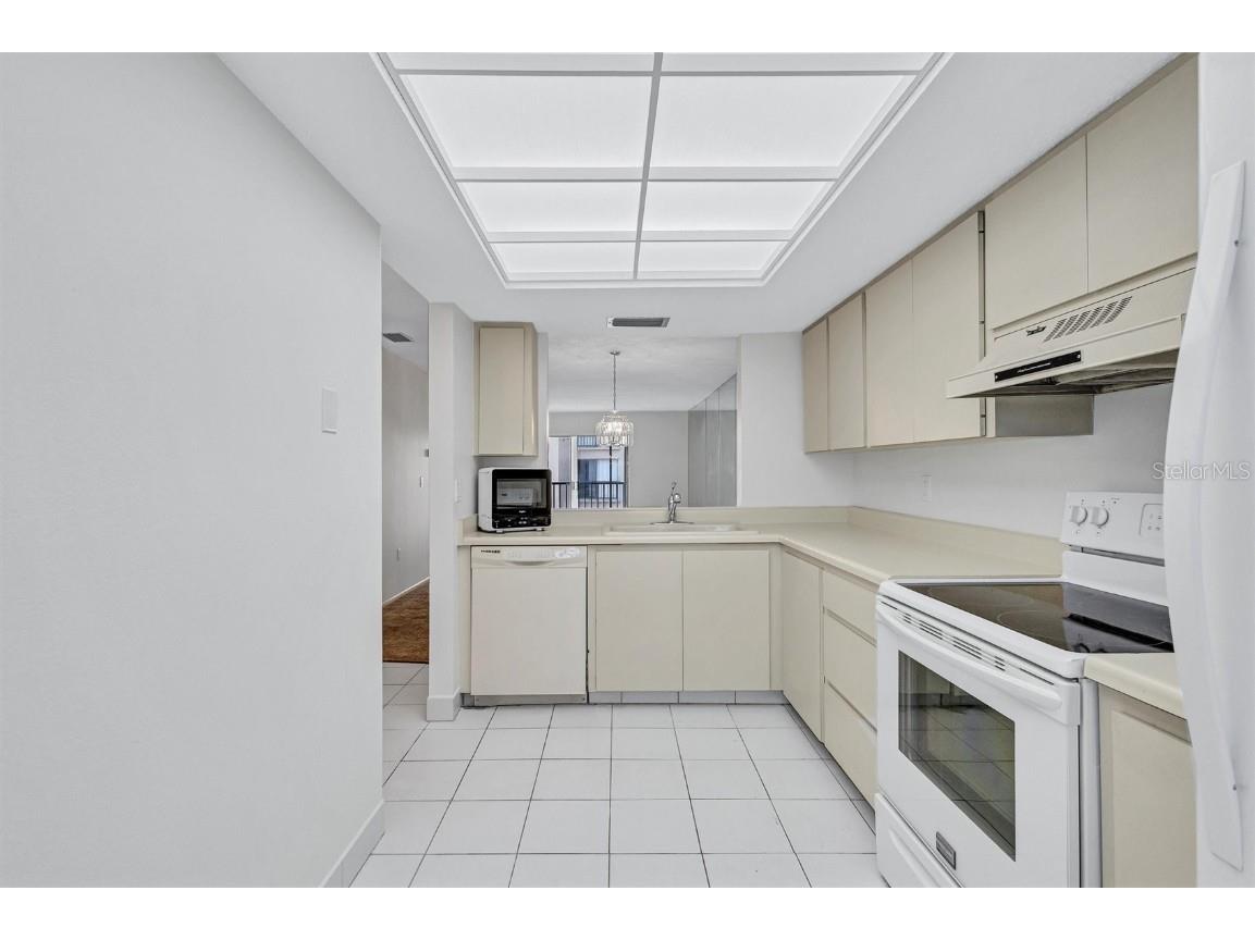 2607 Woodgate Lane #K9 Sarasota FL 34231 A4663674 image9