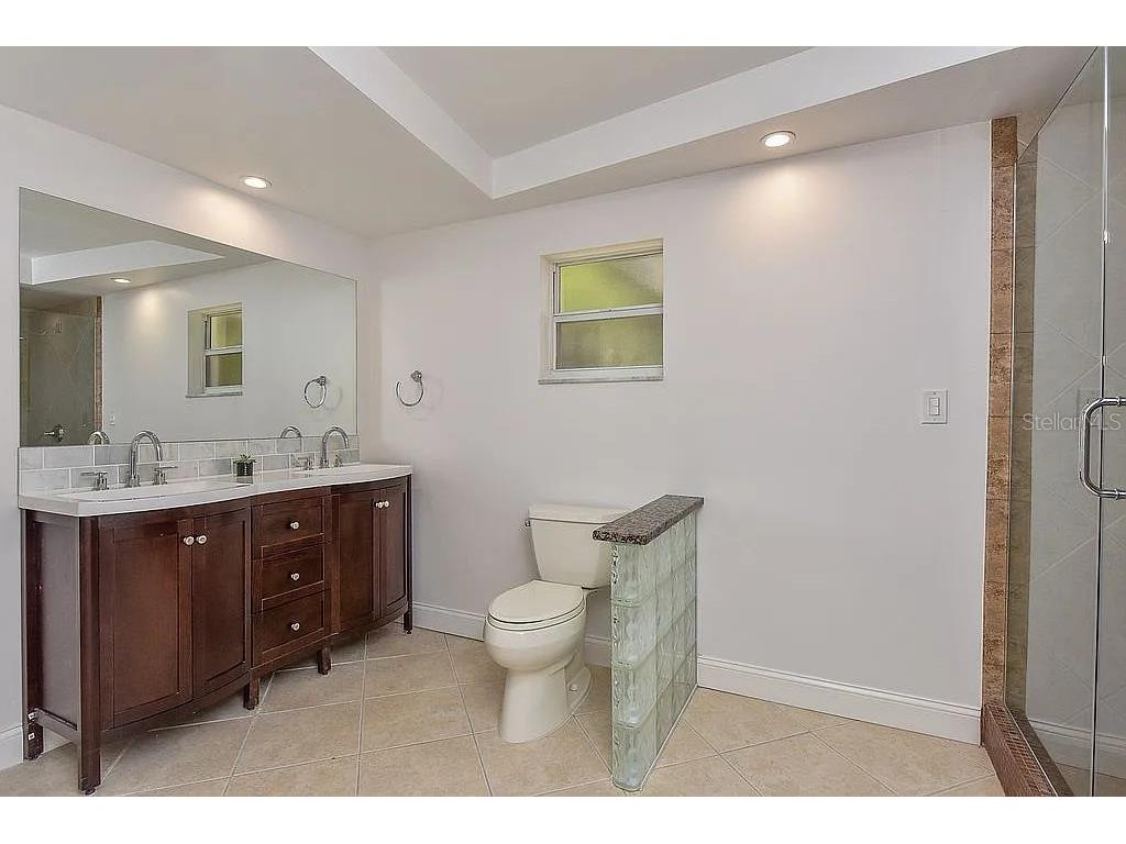 2608 Sheridan Drive Sarasota FL 34239 A4673265 image16