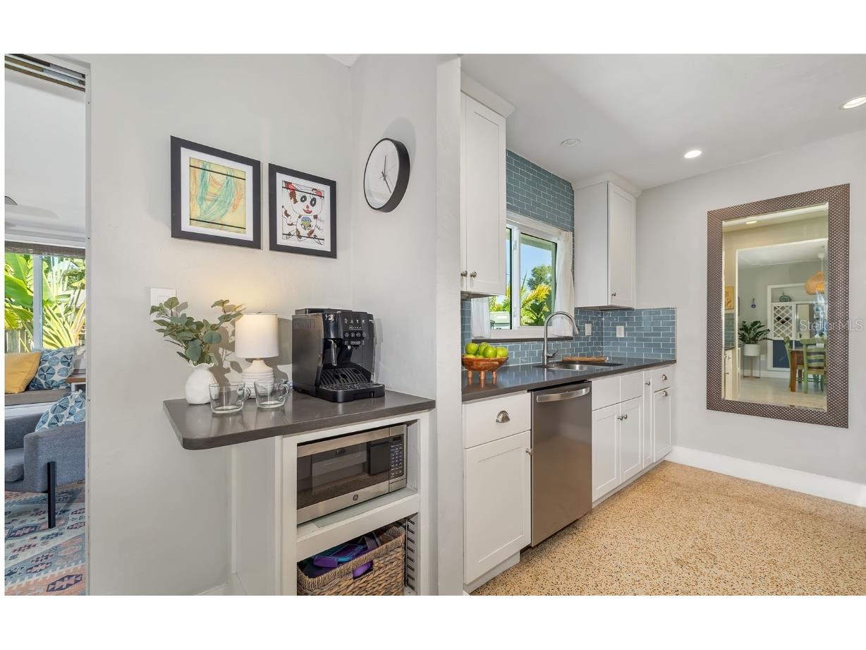 2609 Hibiscus Street Sarasota FL 34239 A4667289 image16