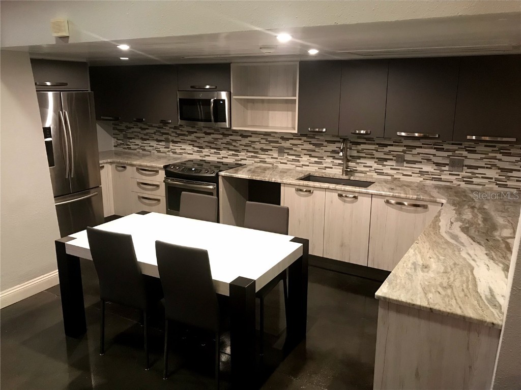 2610 Coconut Bay Ln #715 (1E) Sarasota FL 34237 A4664710 image15