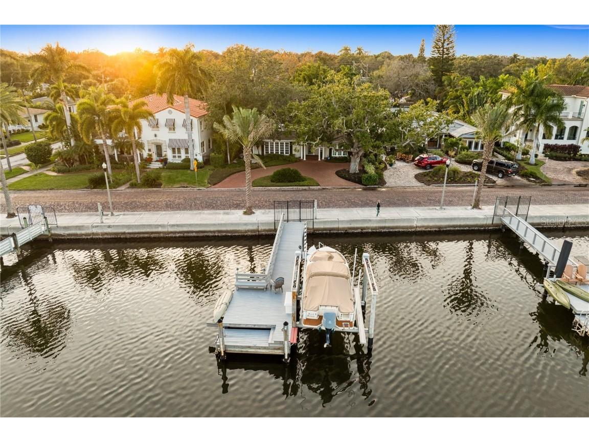 2610 Coffee Pot Boulevard NE Saint Petersburg FL 33704 U8226514 image1