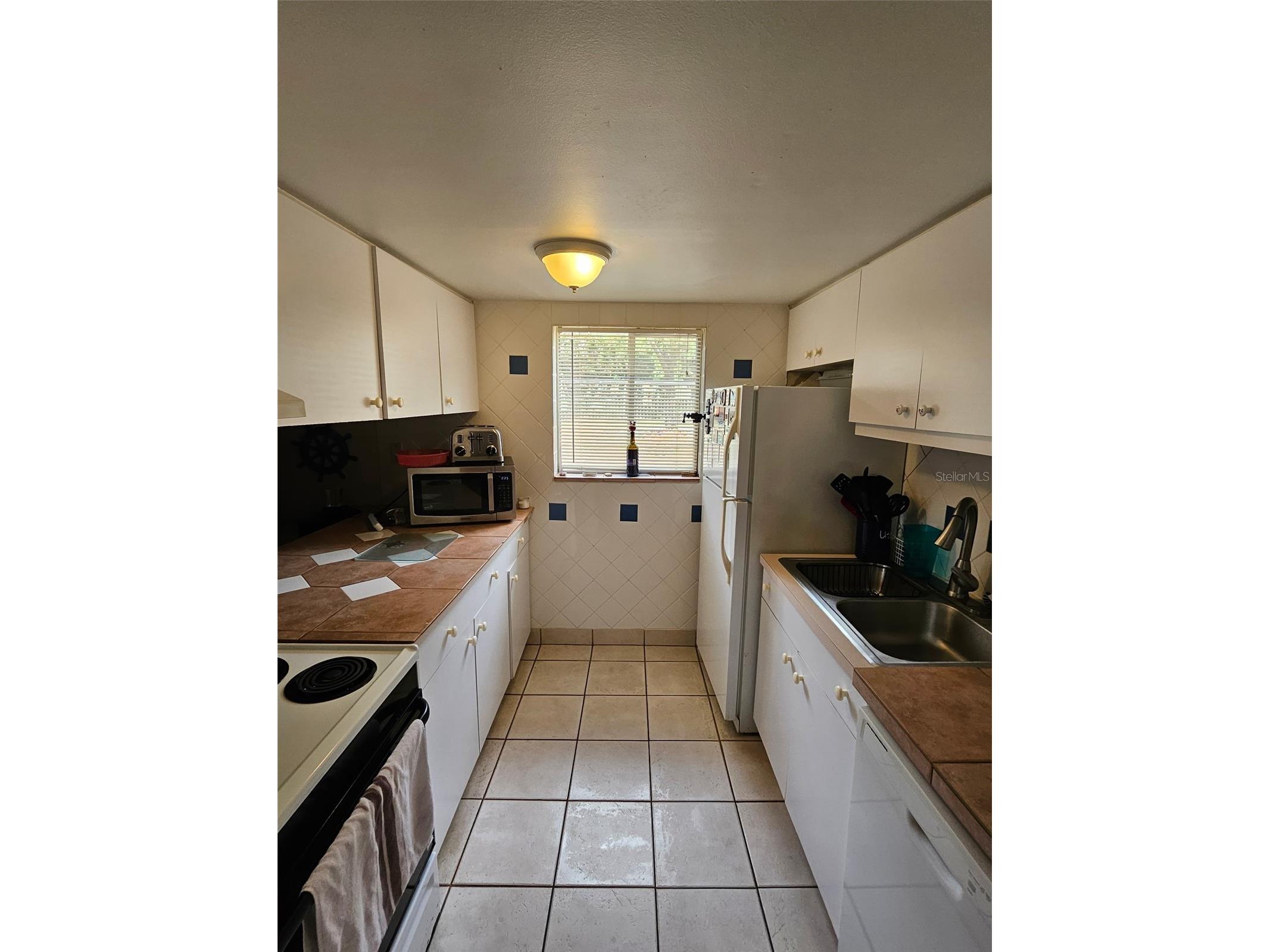 2613 Pine Lake Ter #B Sarasota FL 34237 A4696863 image3