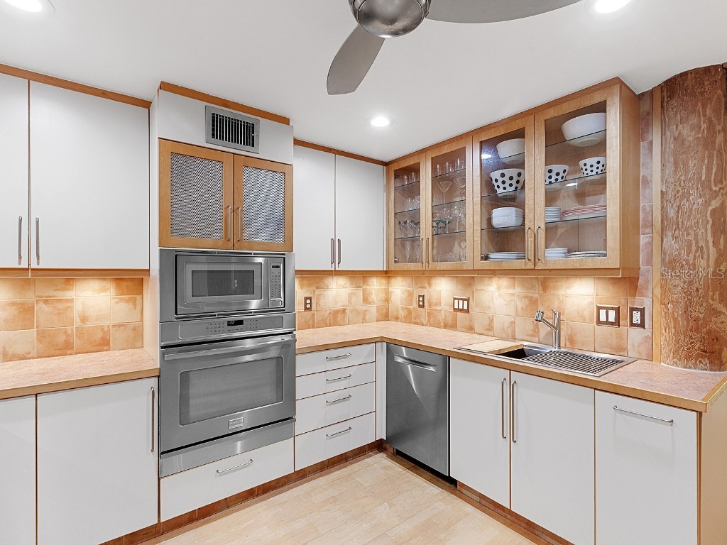 2613 Temple Street Sarasota FL 34239 A4673045 image16